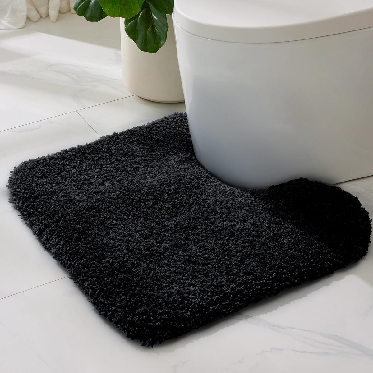 ILANGO Bathroom Rugs 24" × 17", Extra Soft Absorbent Microfiber Bath Rugs