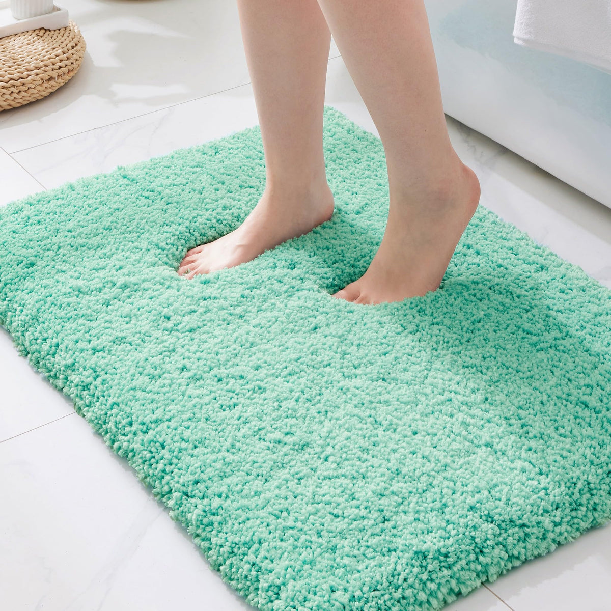 ILANGO Bathroom Rugs 24" × 17", Extra Soft Absorbent Microfiber Bath Rugs