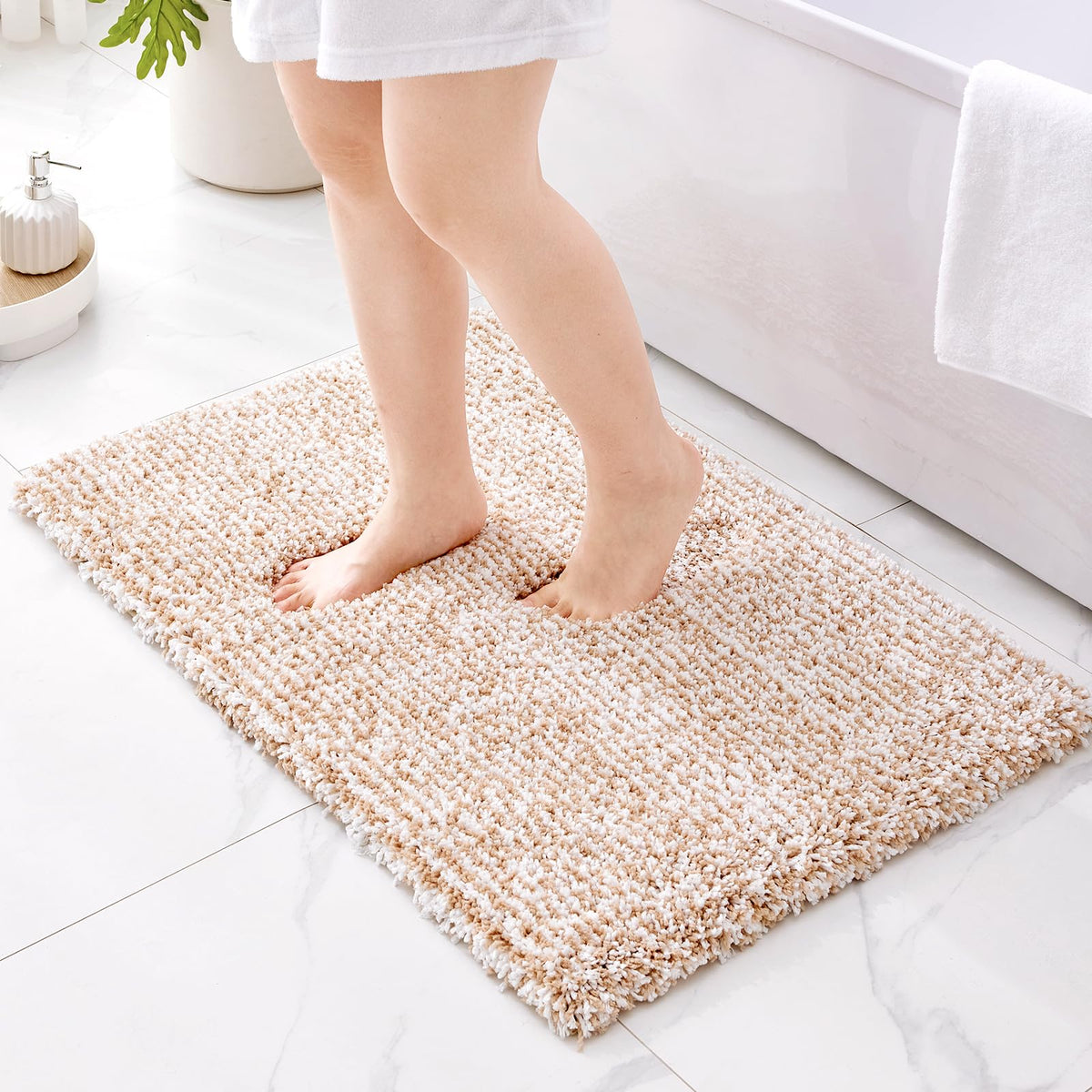 ILANGO Bathroom Rugs 24" × 17", Extra Soft Absorbent Microfiber Bath Rugs